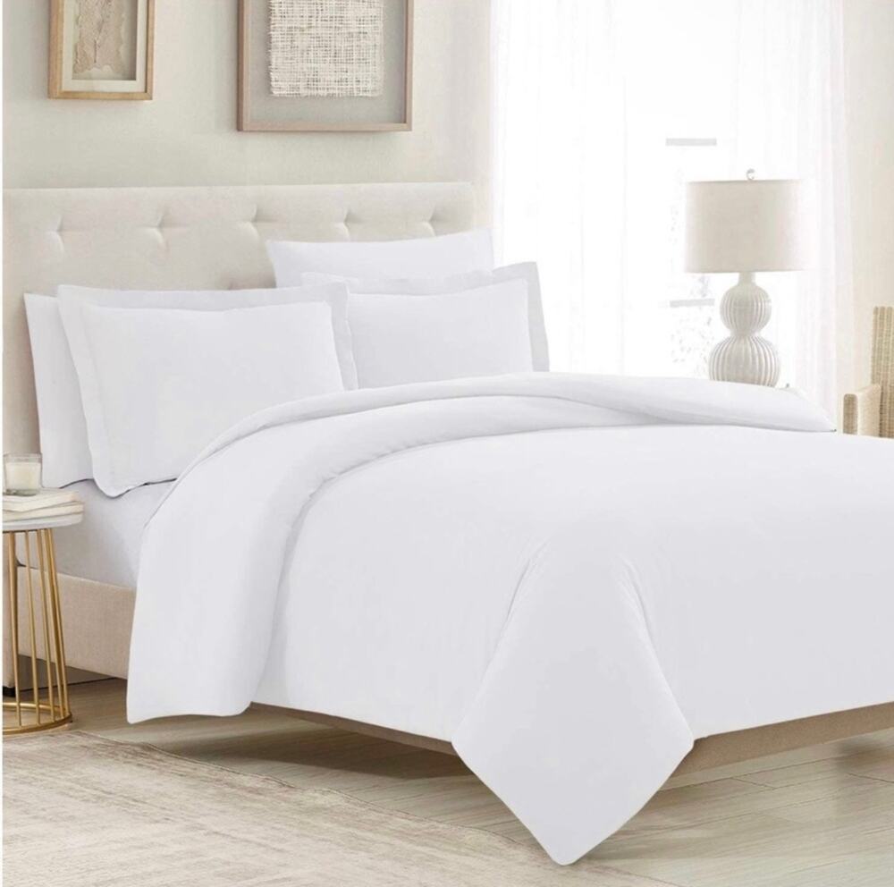 New king Charisma Bloomingdale’s white cotton sateen duvet set